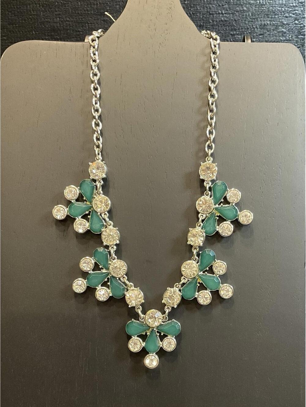 NWOT Silver Tone Chain Necklace W/green Gems & Rhinestones #1254